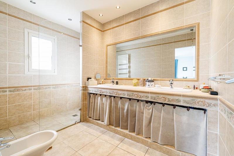 Villa - 240 m² - 7 pièces