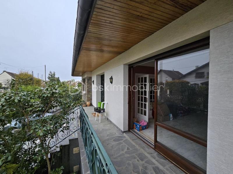 Maison - 210 m² - 7 pièces