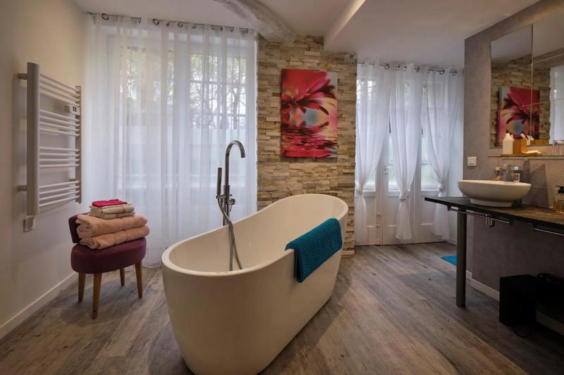 Moulin - 590 m² - 5 pièces