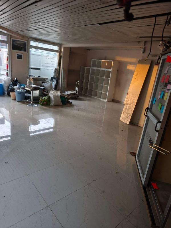 Local commercial - 100 m² - 2 pièces