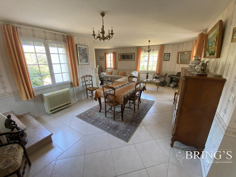 Villa - 181 m² - 9 pièces