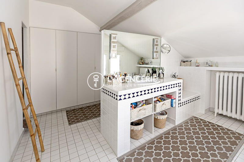 Maison - 380 m² - 7 pièces