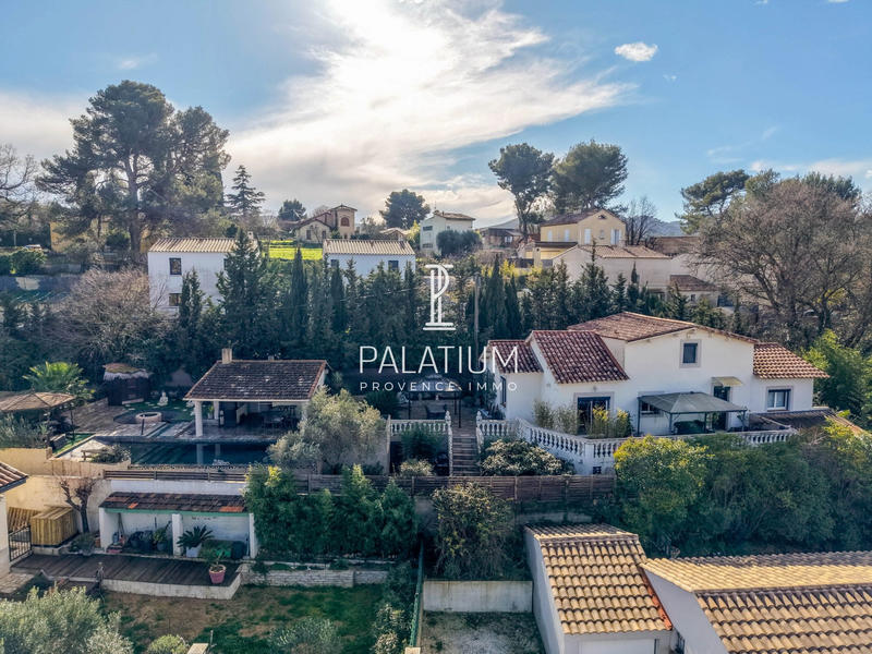 Maison - 221 m² - 5 pièces