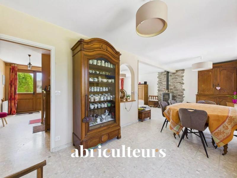 Maison - 186 m² - 7 pièces