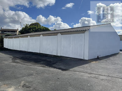 Parking / Garage - 896 m²