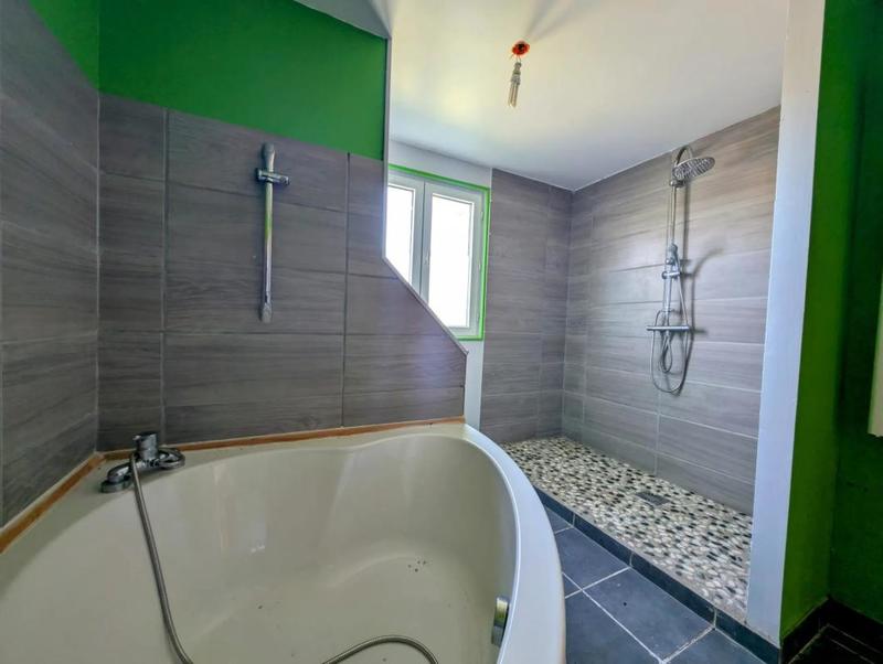 Maison - 220 m² - 9 pièces