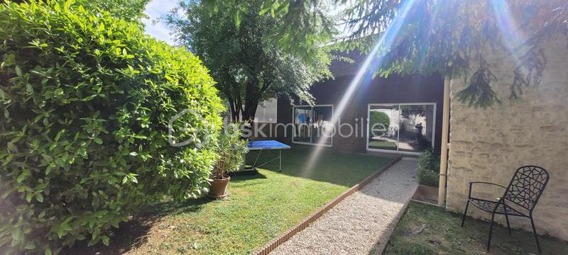 Maison en pierre - 222 m² - 9 pièces