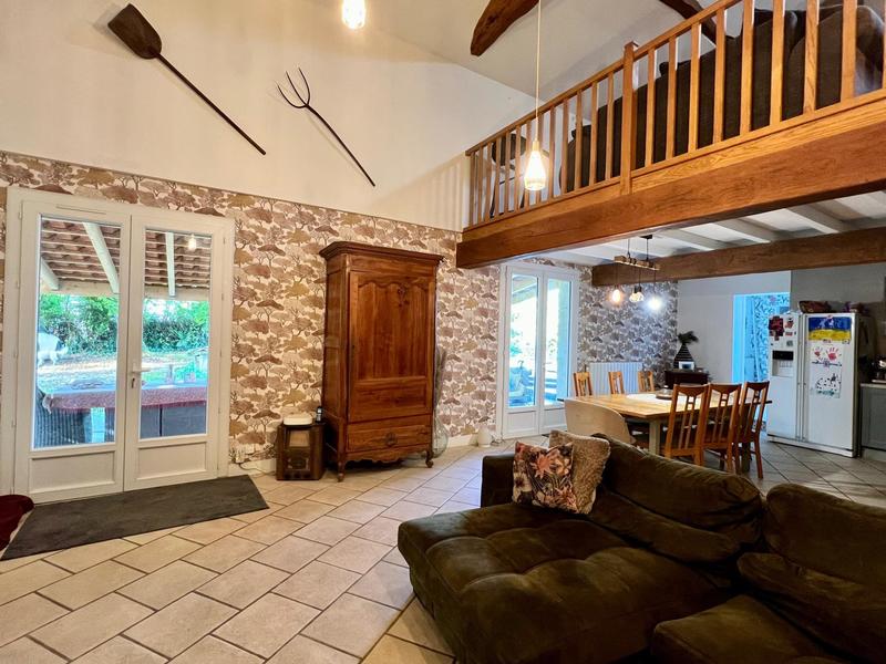 Maison - 265 m² - 7 pièces