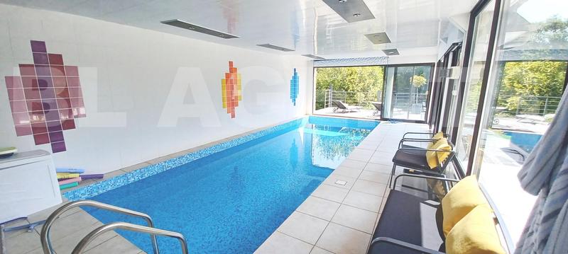 Demeure - 250 m² - 9 pièces