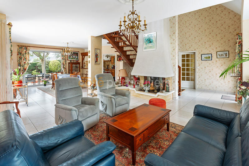 Maison - 203 m² - 6 pièces