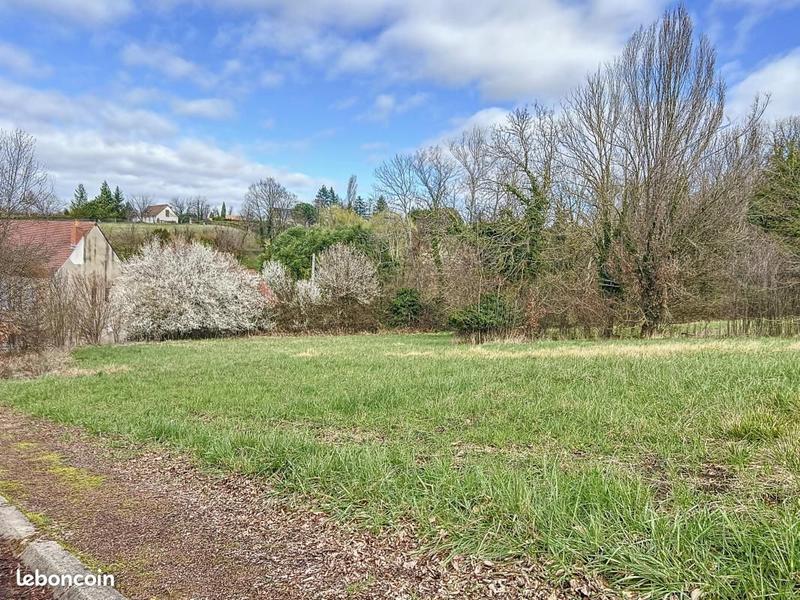 Terrain constructible - 1 070 m²
