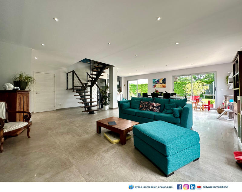 Maison - 225 m² - 7 pièces