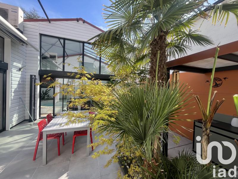 Maison - 276 m² - 9 pièces