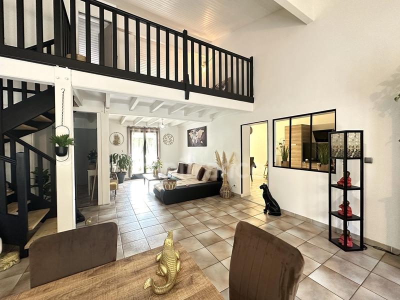 Maison - 180 m² - 5 pièces