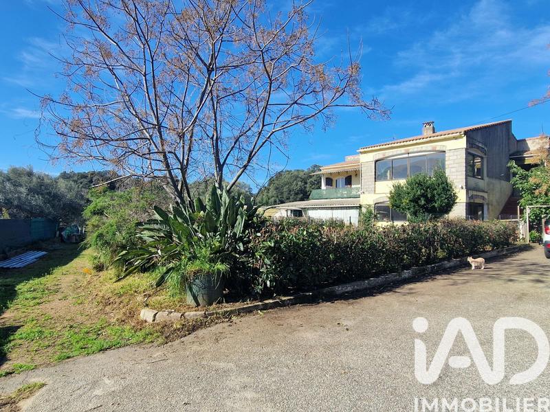 Maison - 300 m² - 9 pièces