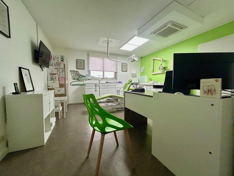 Local commercial - 210 m² - 9 pièces