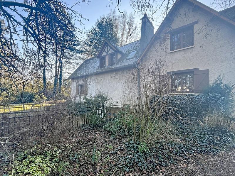 Maison - 211 m² - 8 pièces