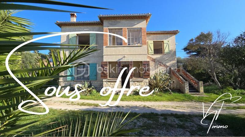 Maison - 202 m² - 9 pièces