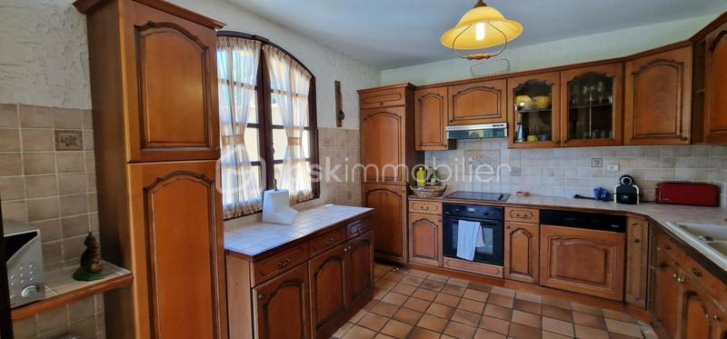 Propriété - 207 m² - 6 pièces