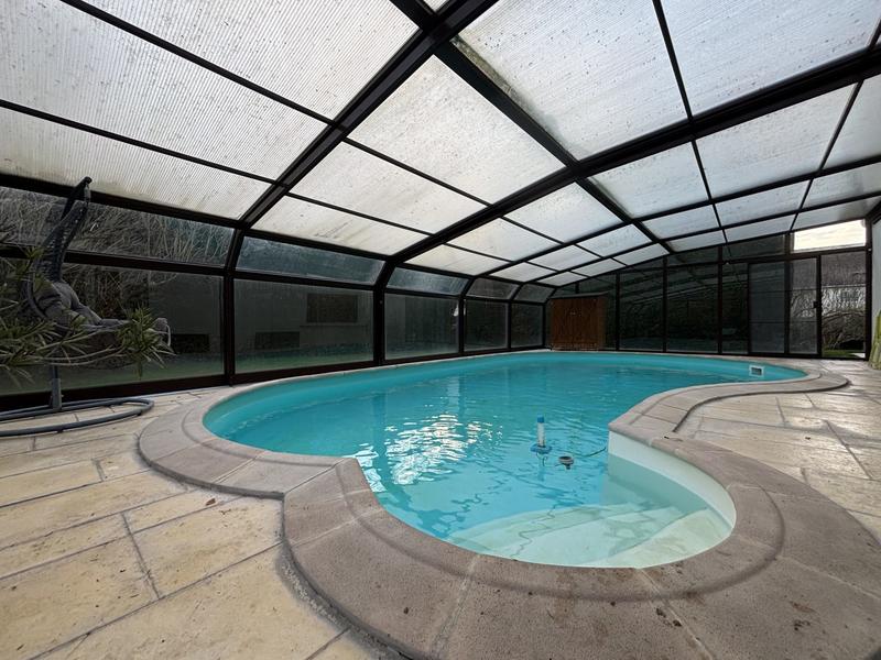 Maison - 180 m² - 8 pièces