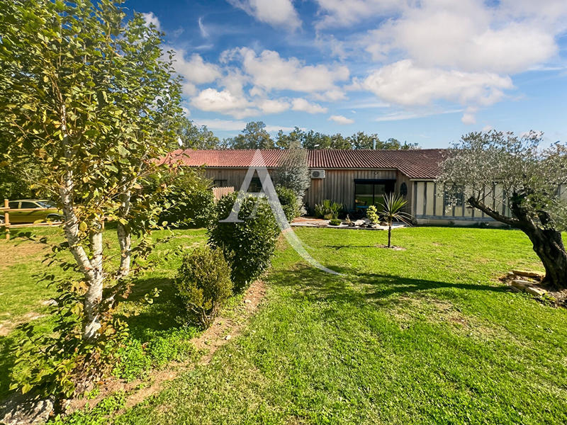 Maison - 250 m² - 8 pièces