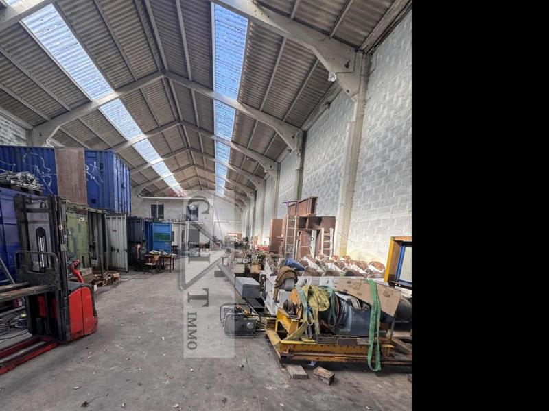 Entrepôt - 1 100 m²