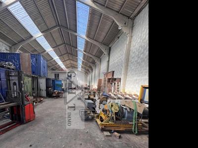 Entrepôt - 1 100 m²