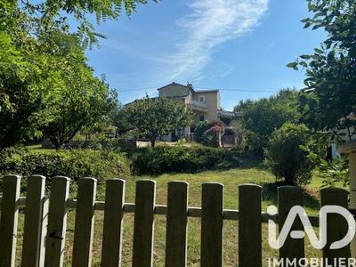 Maison - 200 m² - 8 pièces