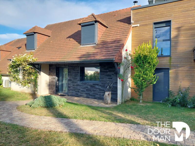 Maison - 330 m² - 11 pièces