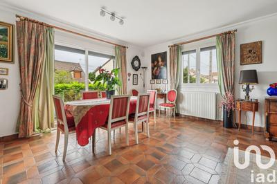 Maison - 230 m² - 9 pièces