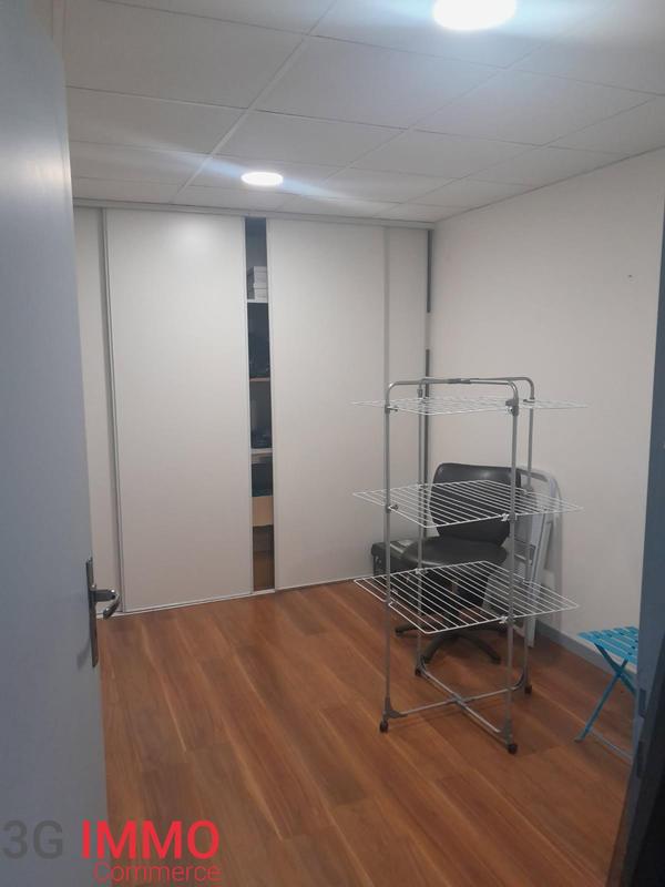 Local commercial - 120 m² - 4 pièces