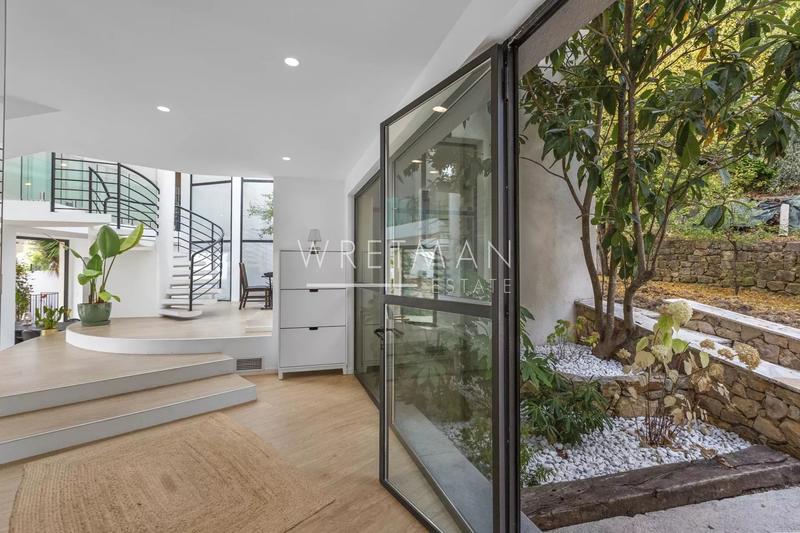 Maison - 214 m² - 7 pièces