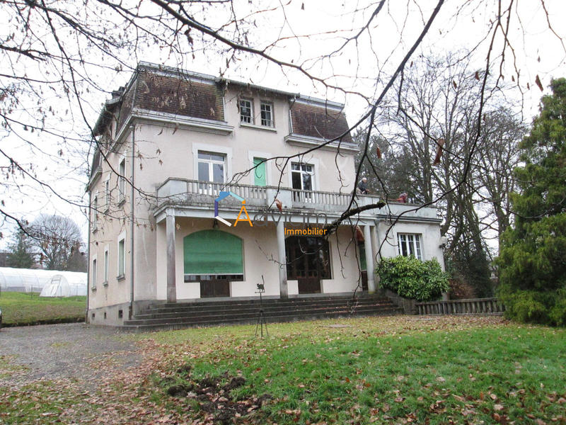 Maison - 260 m² - 9 pièces