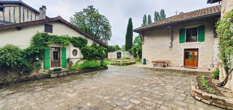 Propriété - 262 m² - 8 pièces