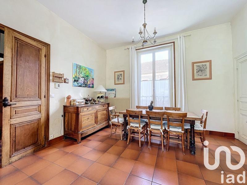 Maison - 325 m² - 12 pièces