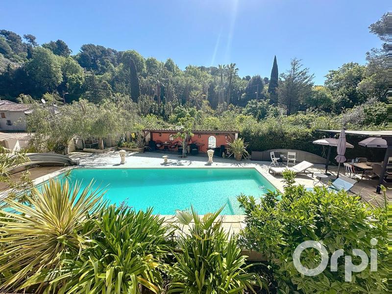 Maison - 185 m² - 6 pièces