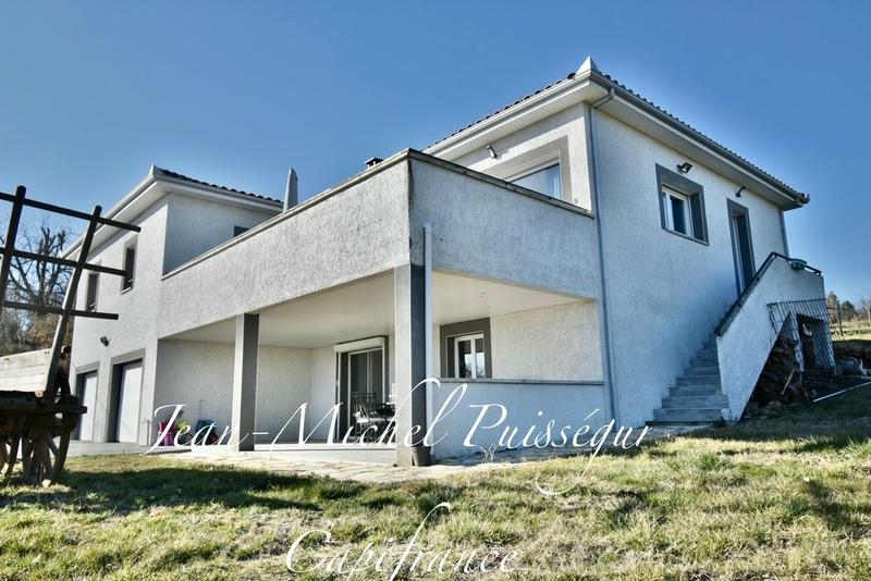 Maison - 230 m² - 8 pièces