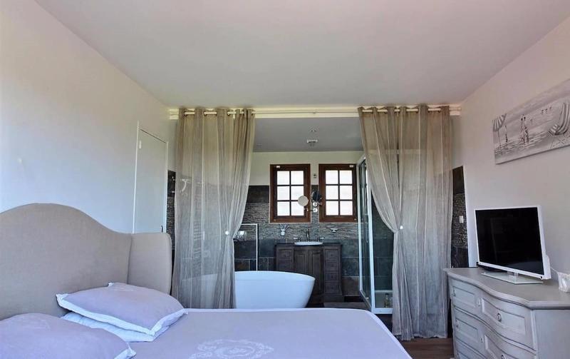 Chaumière - 220 m² - 9 pièces