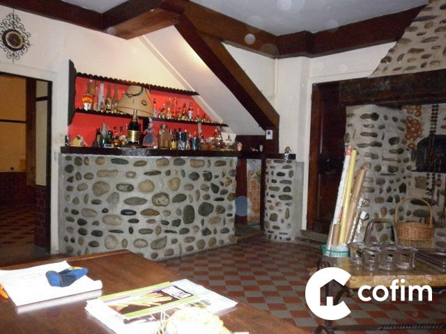 Maison - 270 m² - 12 pièces