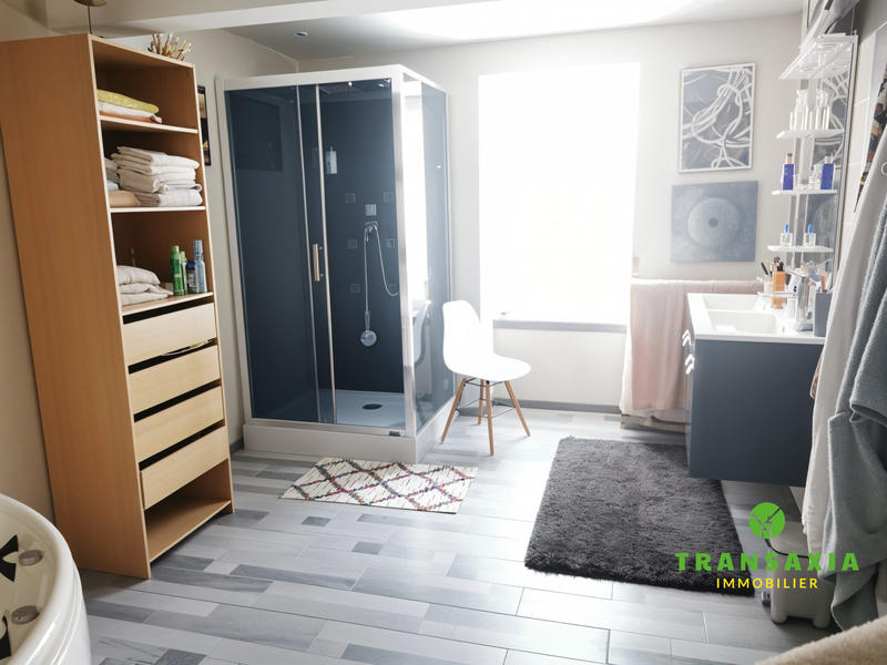 Maison traditionnelle - 306 m² - 16 pièces