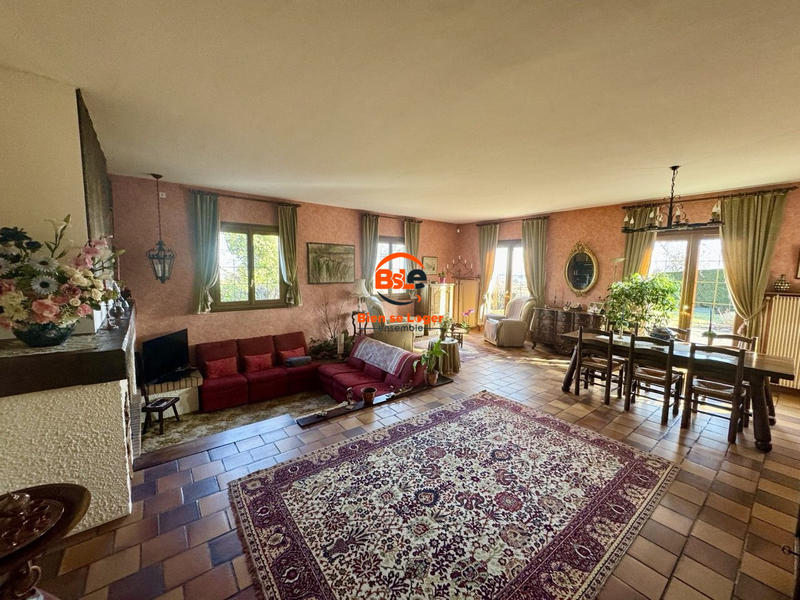 Maison - 180 m² - 7 pièces