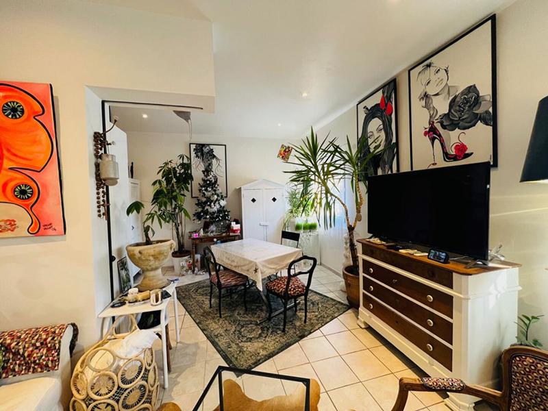 Appartement - 81 m² - 2 pièces