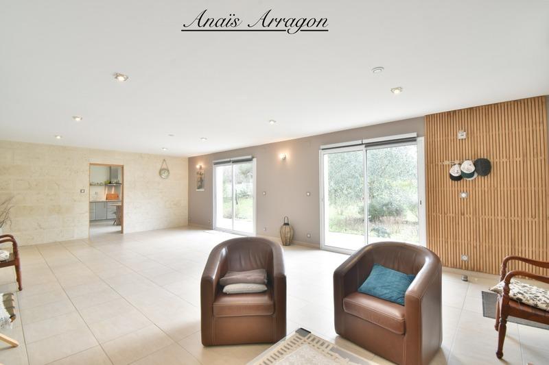 Maison - 230 m² - 6 pièces