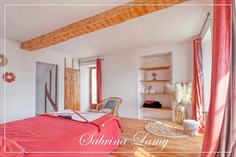 Maison - 210 m² - 7 pièces