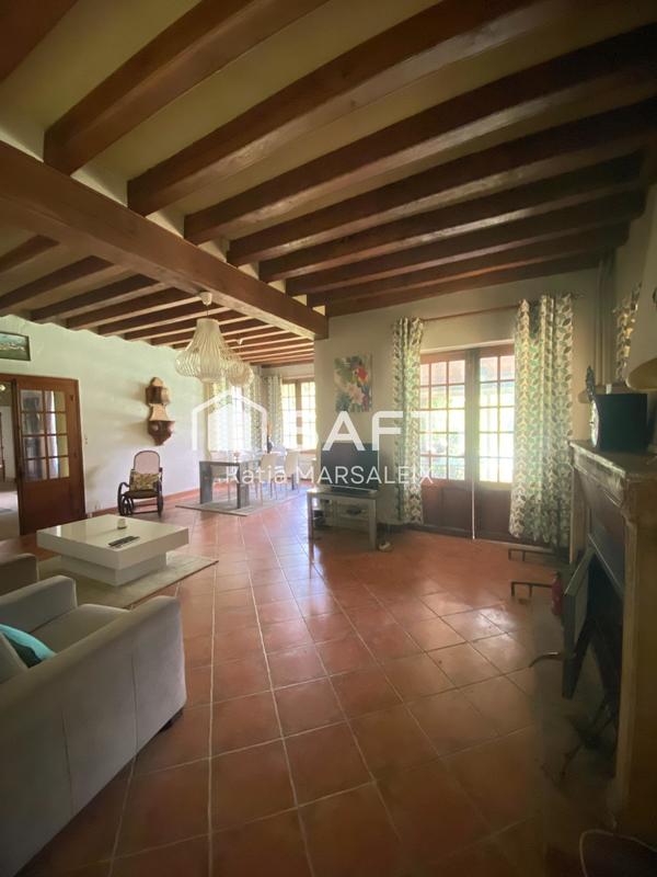 Maison - 239 m² - 9 pièces