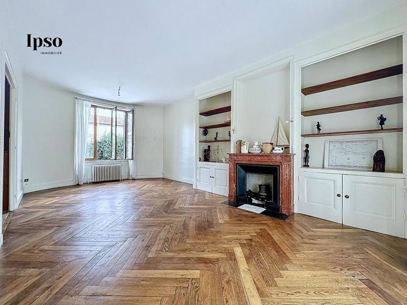 Propriété - 303 m² - 11 pièces