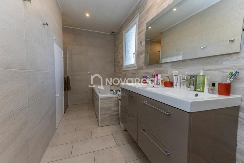 Maison - 261 m² - 8 pièces