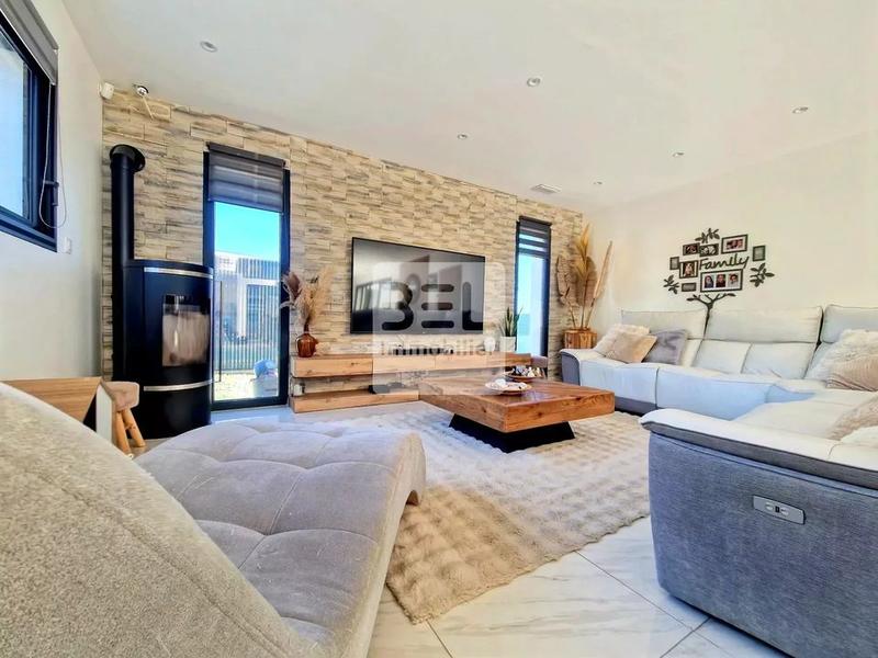 Maison - 205 m² - 7 pièces