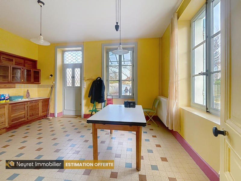 Propriété - 172 m² - 6 pièces