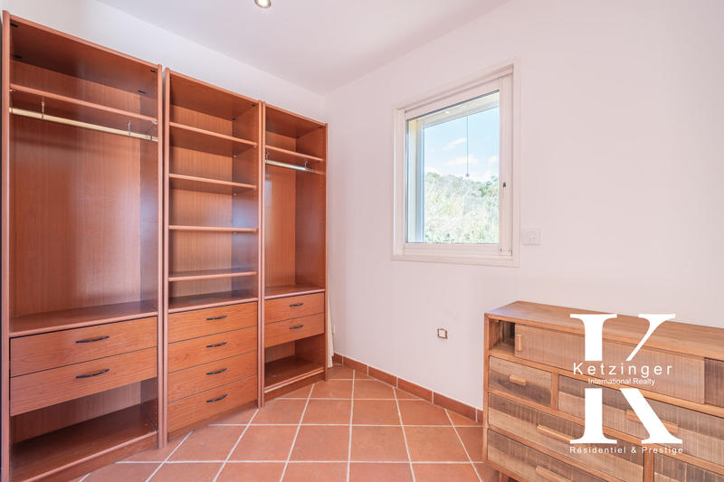 Villa - 256 m² - 6 pièces